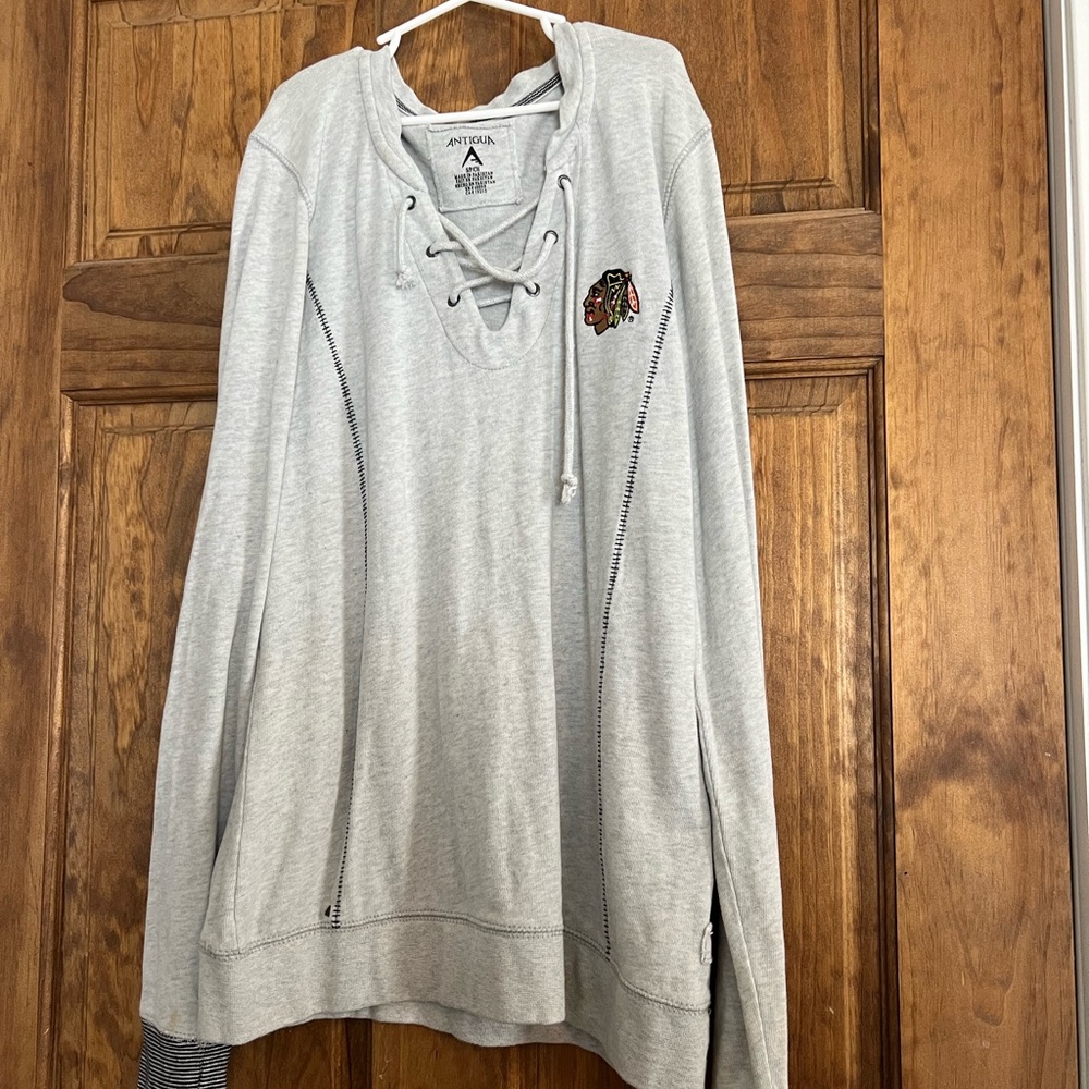 Long sleeve Chicago Black Hawks sweatshirt